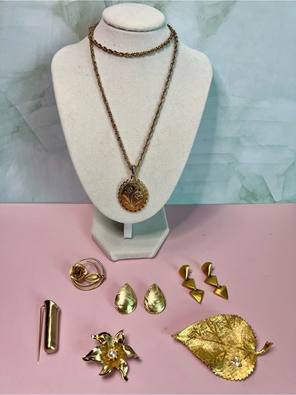Vintage Jewelry Lot Nature Inspired Botanical & Flowers Gold Tone